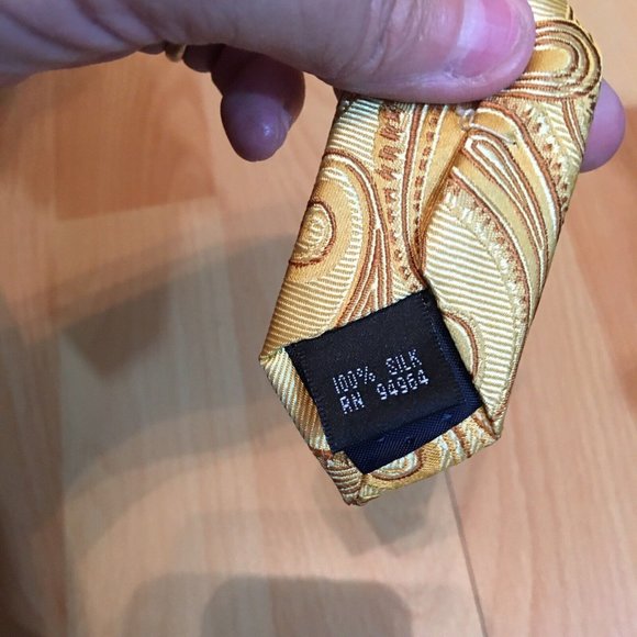 Adolfo Gold 100% Silk w/Tan Paisley Men’s Tie EUC - Picture 4 of 5